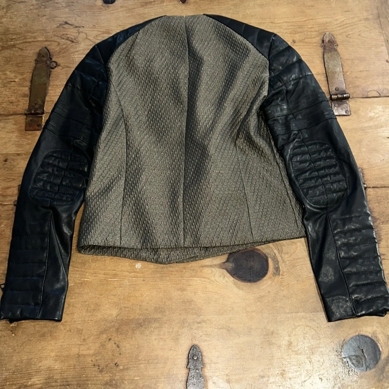 Woman’s Allsaints Abel Biker Jacket Black Leather Contrast Sleeves Size 4 - Image 4