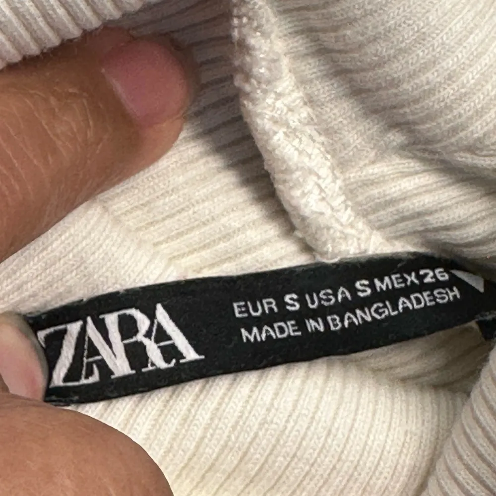 ZARA Basics White Ribbed Turtleneck Bodysuit Great w/ Jacket Small GUC #1894 - Image 6