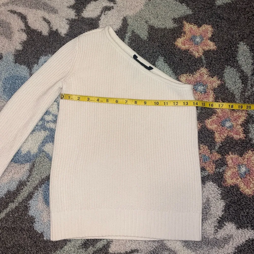 BCBGMAXAZRIA one shoulder sweater size XXS - Image 6