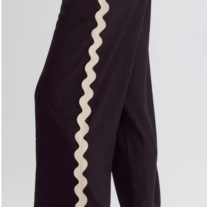 Entro Casual Wide Leg Black Pant Trimmed In Jumbo Ric Rac - Image 3