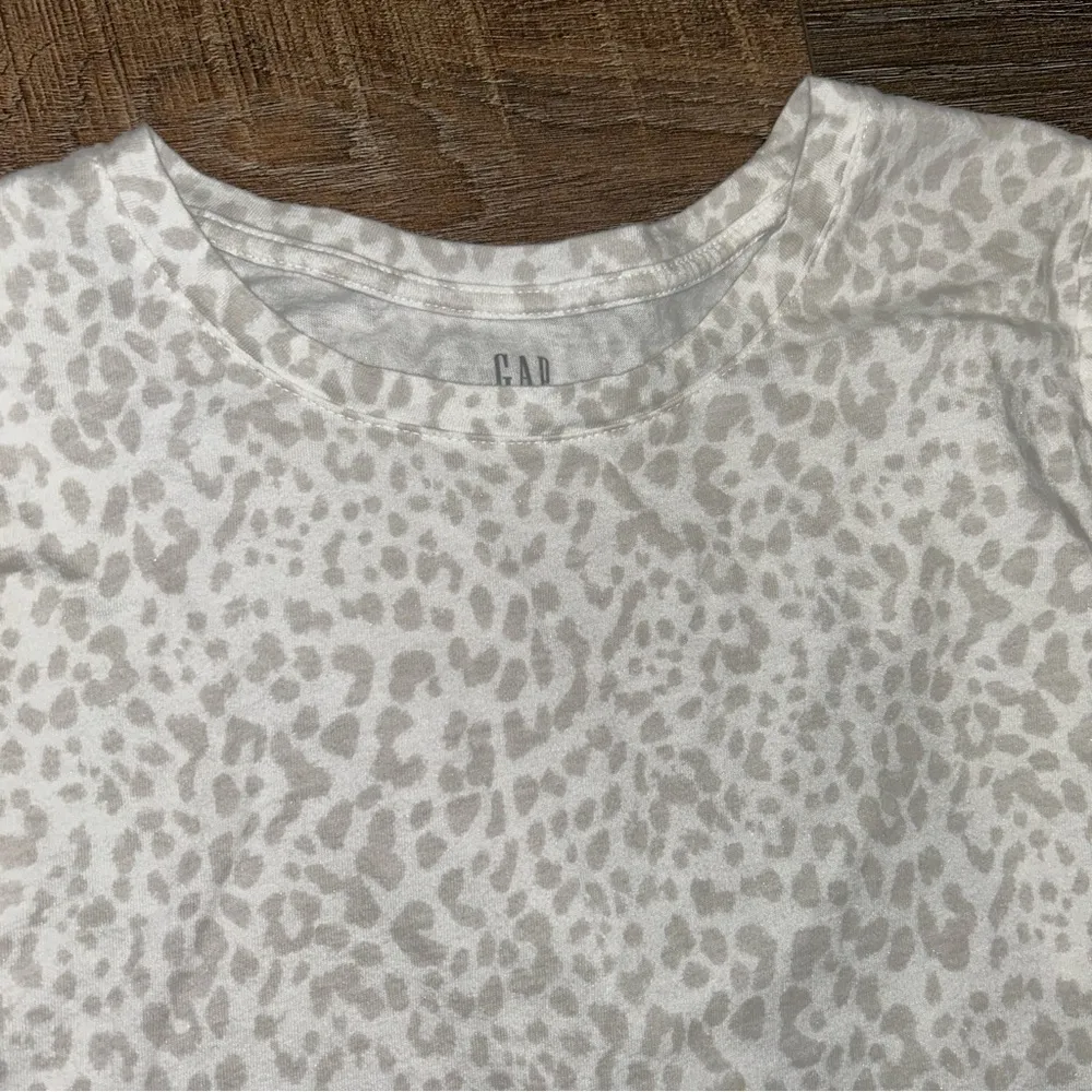 Gap Basic Short Sleeve Tshirt Women’s Small - Image 2