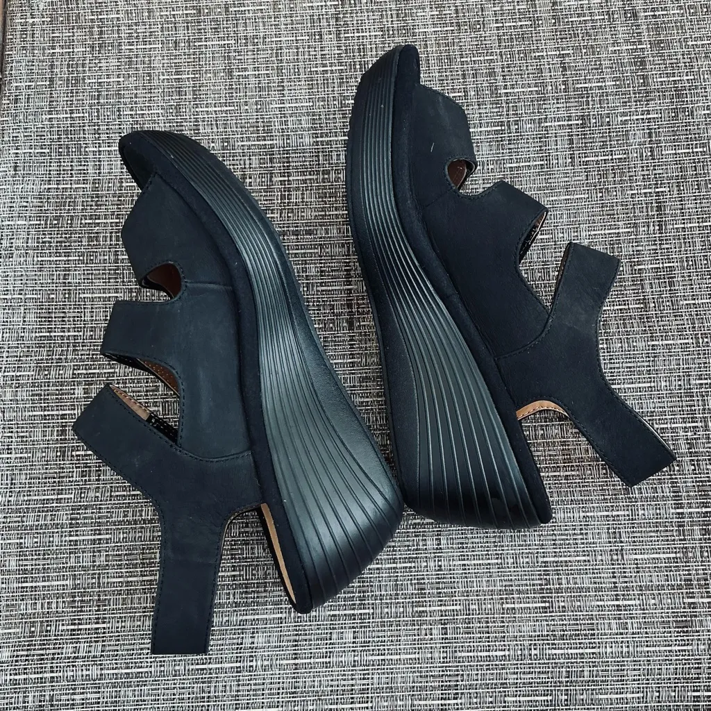 Comfy low wedge sandals 🪻🪻 - Image 6