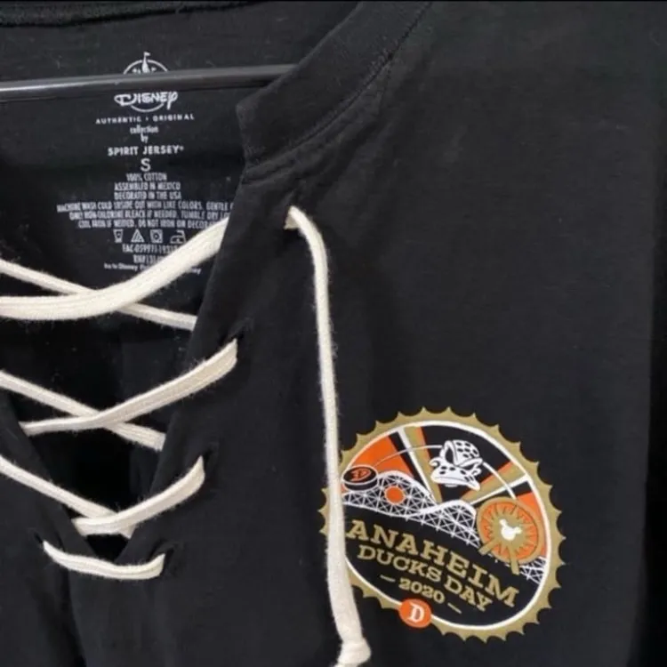 Disney parks Anaheim ducks day mighty ducks spirit jersey S NWT - Image 3