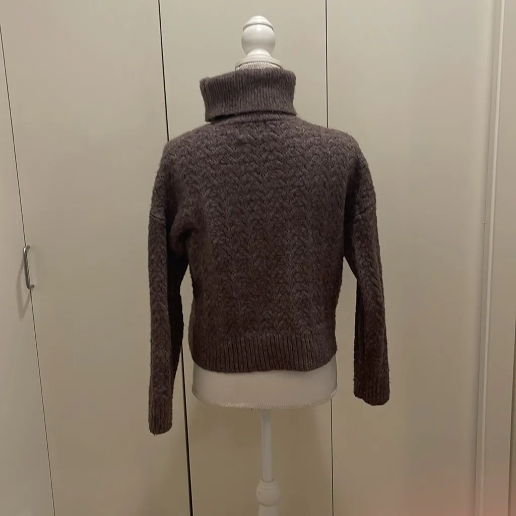 Old navy brown turtleneck sweater small - Image 3
