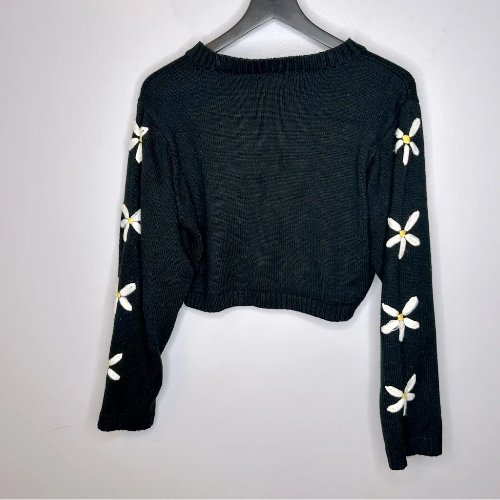 Altar'd State Knit Floral Embroidered Sleeve Crop Sweater Black and White Size M - Image 2