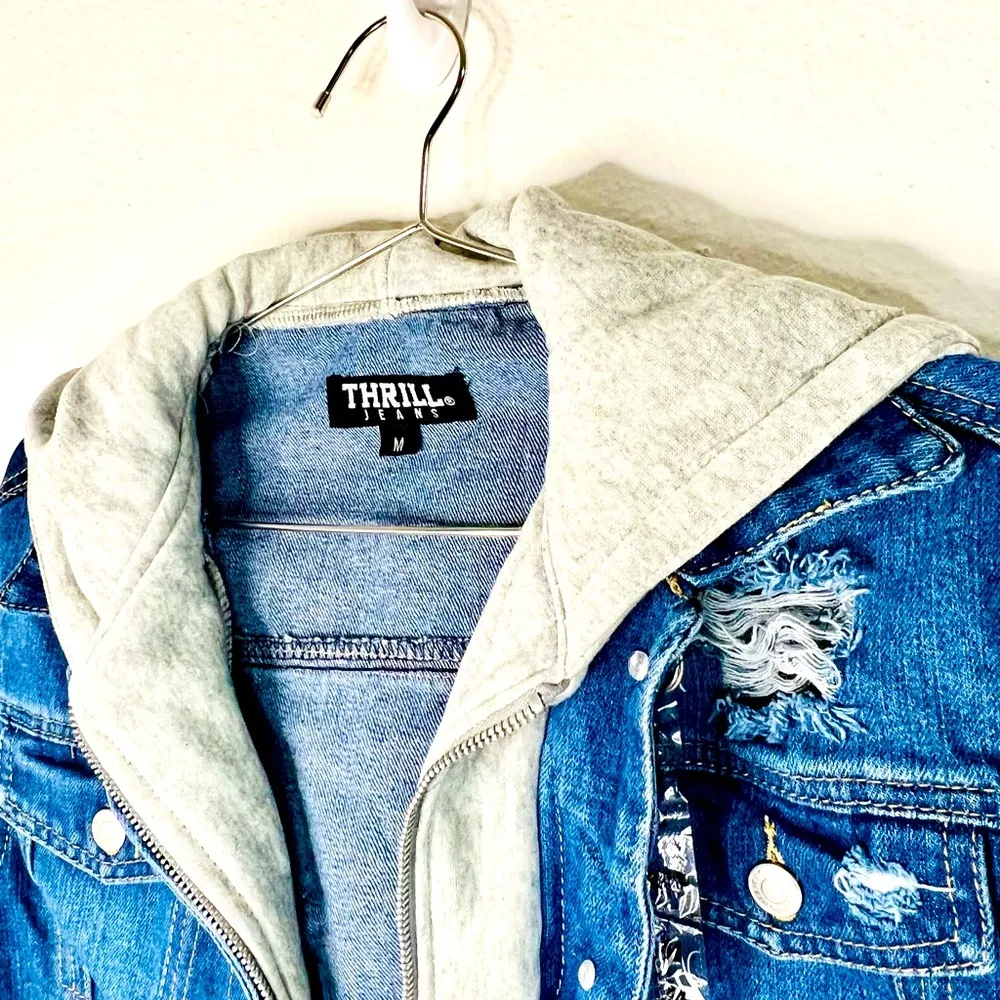 Thrill Jeans Chic Distressed Contrast Hooded Denim Jacket Pockets Size Medium - Image 5