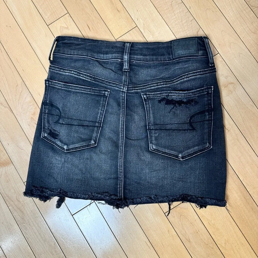AMERICAN EAGLE Super Stretch X Black Denim Distressed Jean Jeans Skirt Size 2 - Image 5