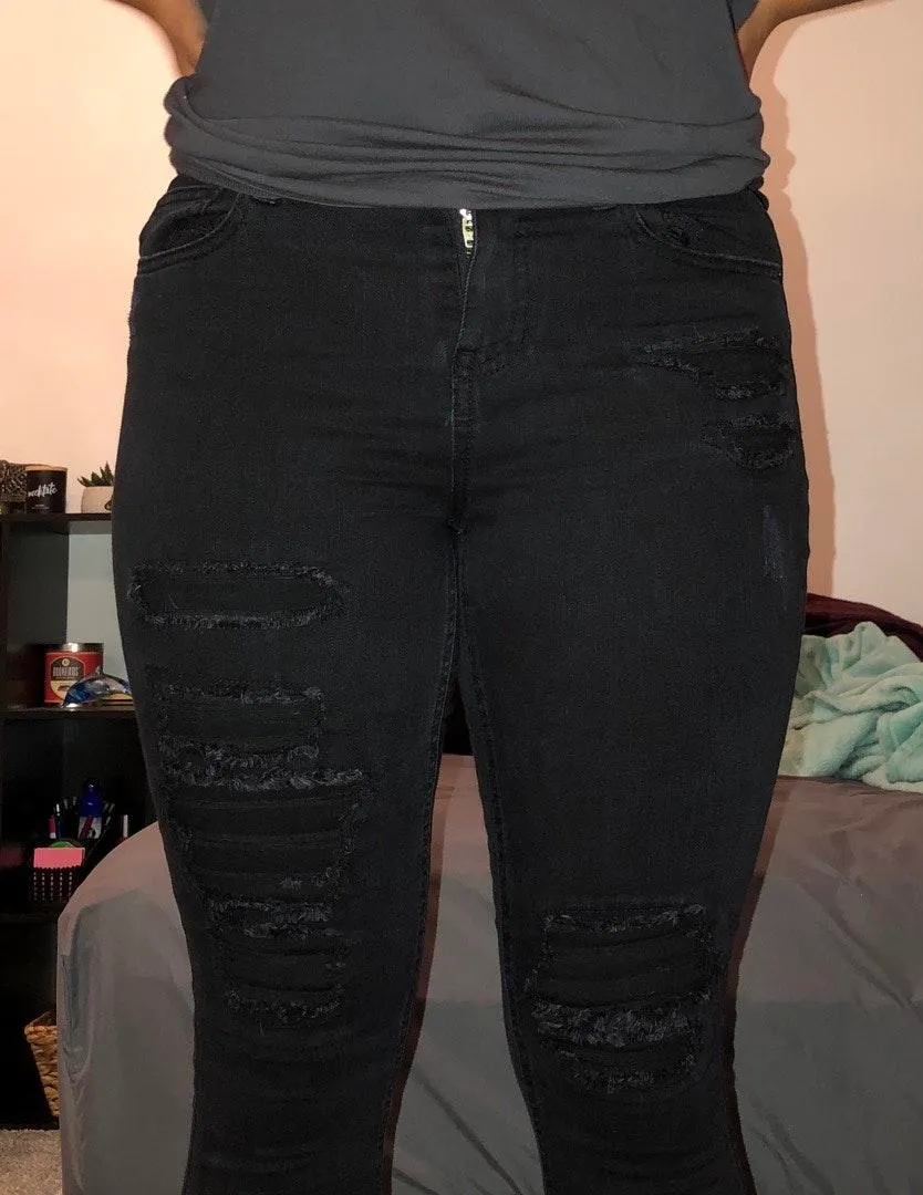 No Boundaries Ripped Jeans - Image 3