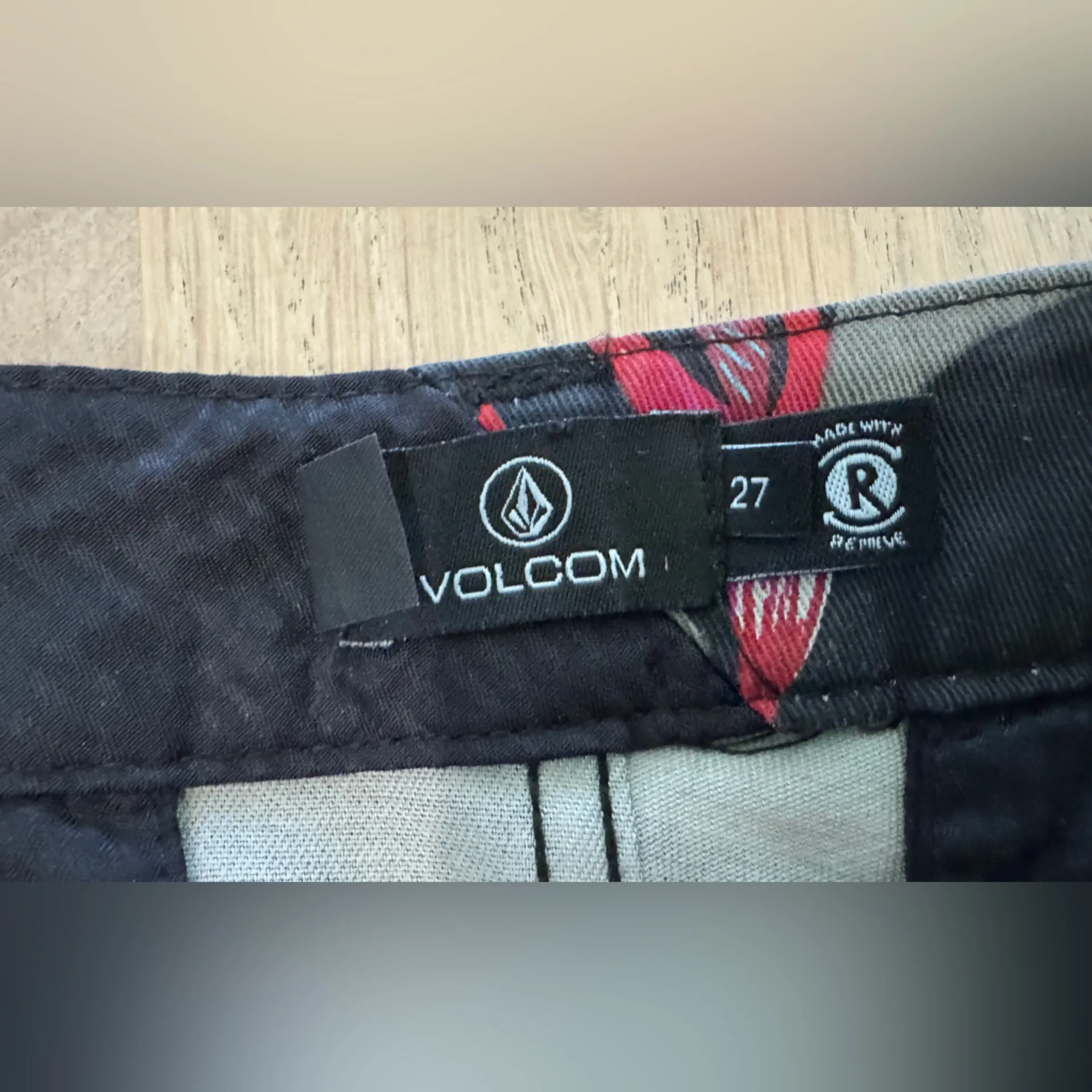 Volcom Frochickie Chino shorts tropical leaf size 27 NWT - Image 3