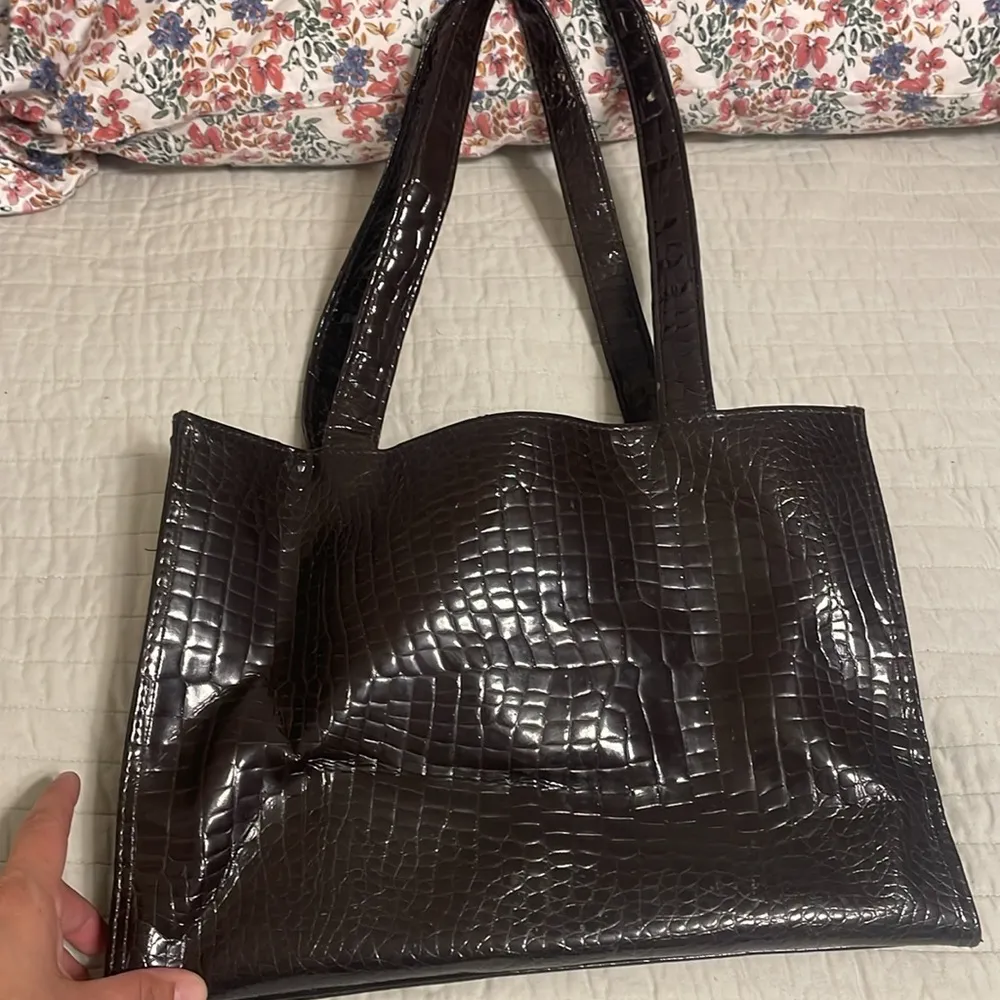 Brown crocodile print purse; no brand - Image 4