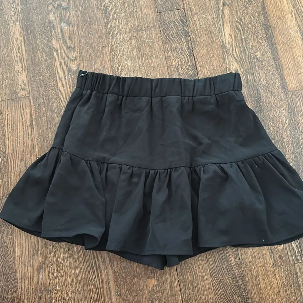 Black Ruffled Mini Skort - Image 4