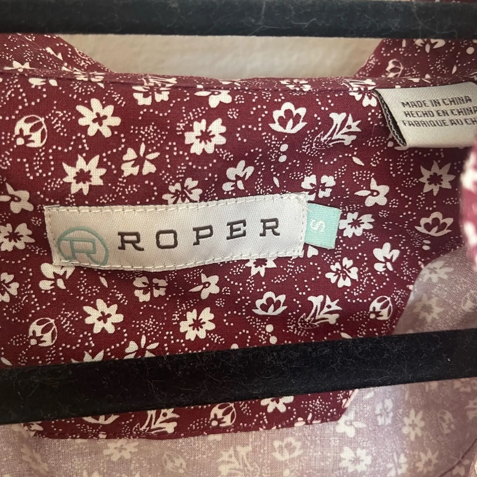 NWOT Roper Women’s Ditsy Floral Maroon and White Pearl Snap Western Size Small Red - Image 4