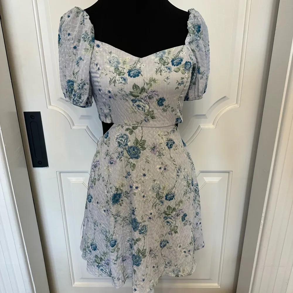 Altar’d State Open Back Floral Puff Sleeve Mini Dress Sweetheart Neck NWOT - Image 2