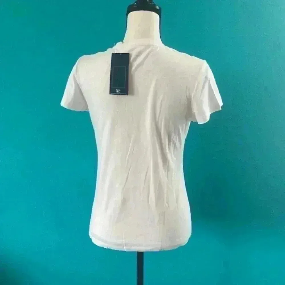 New with tags light pink Reebok TE graphic vector T teeshirt in size small - Image 2