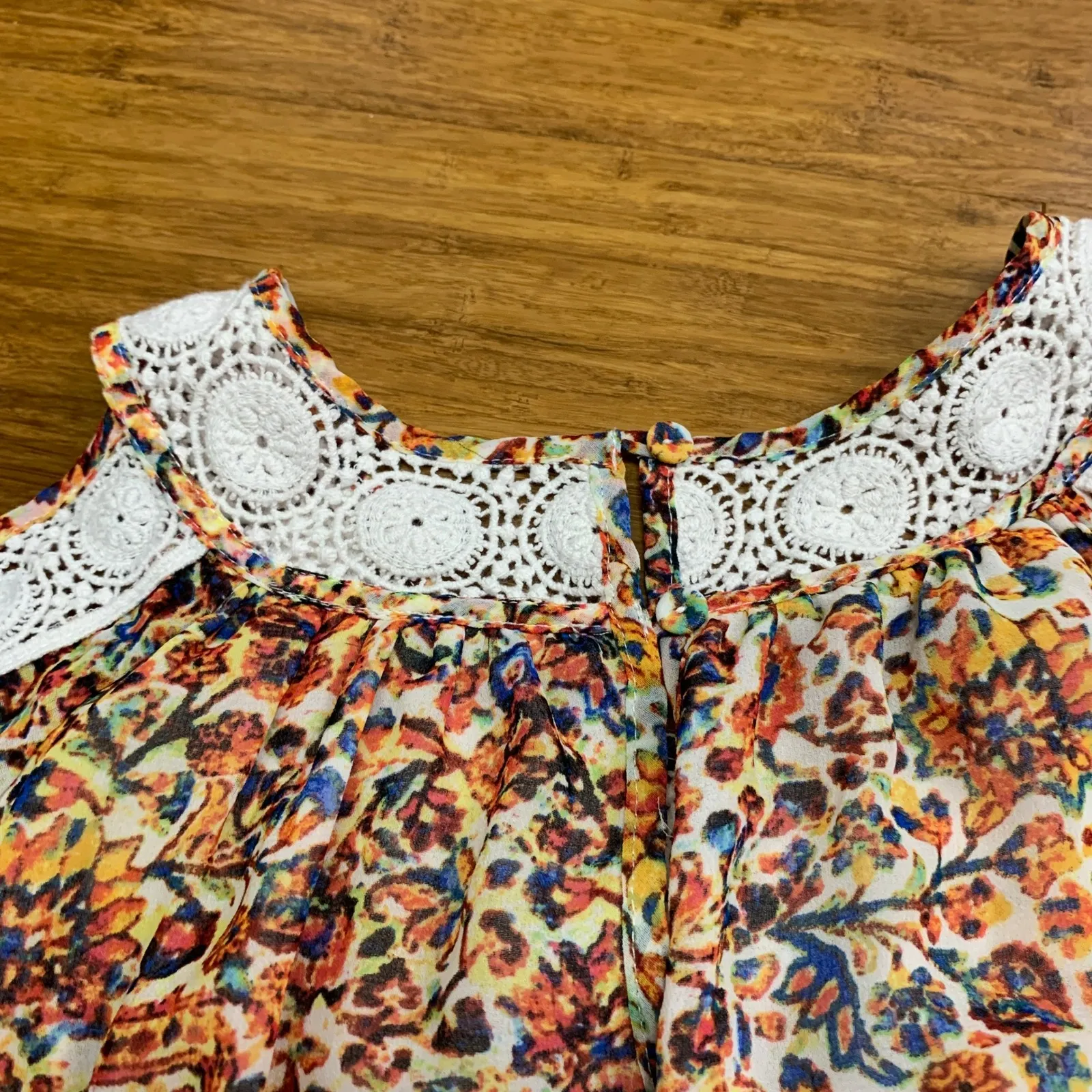 Daniel Rainn Floral Blouse Womens Size Medium Cold Shoulder Crochet Trim Top - Image 5