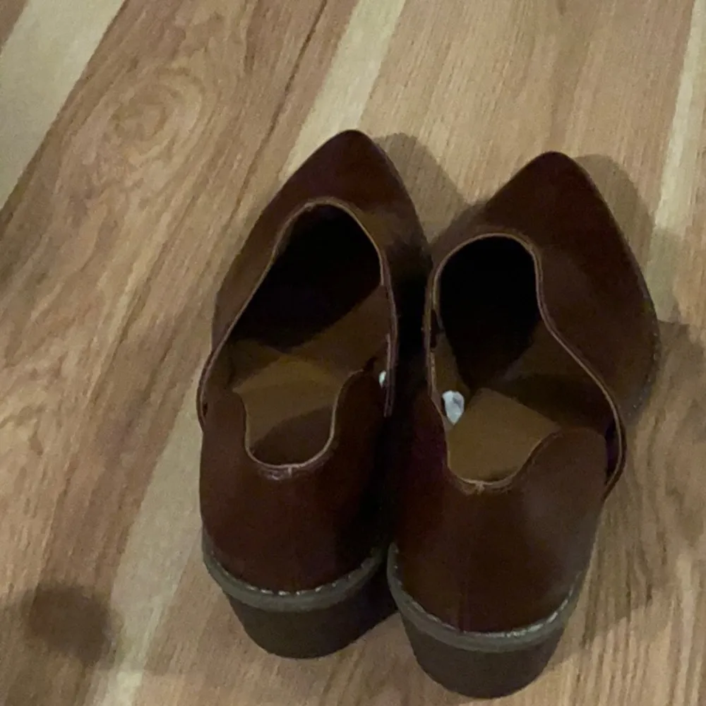 Universal Thread leather slip on shoes size 9.5 NEW - Image 2