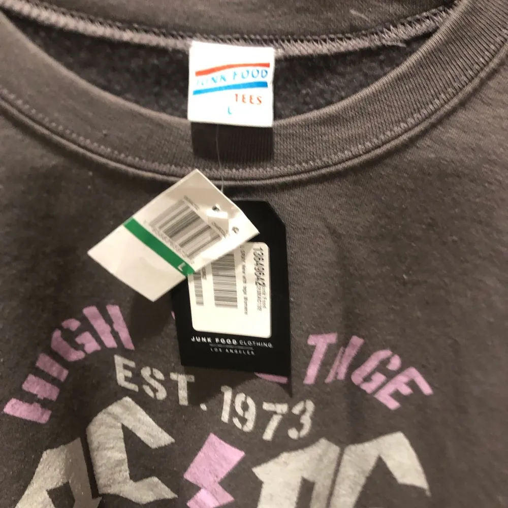 NWT JUNK FOOD WOMENS AC/DC GRAPHIC SWEATSHIRT LARGE - Image 5