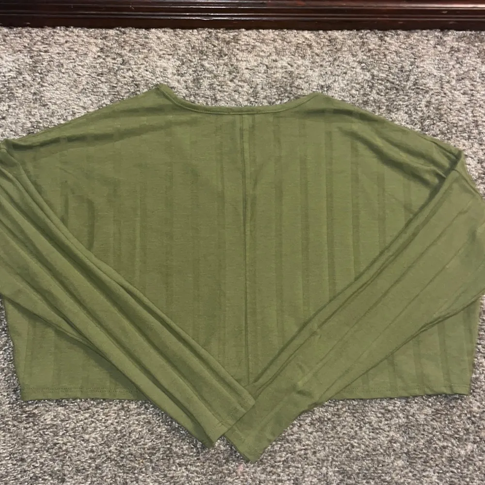 Green Cropped Long Sleeve - Image 4