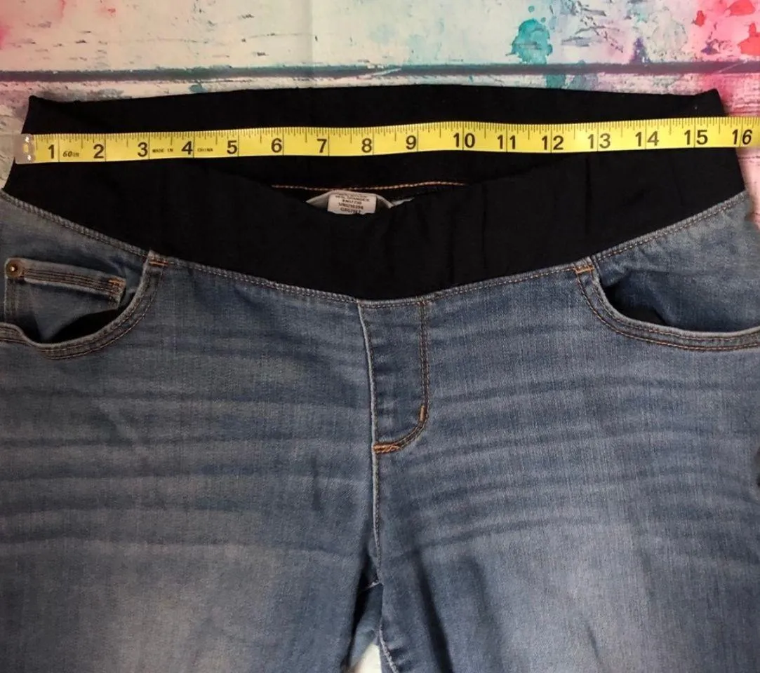 Liz Lange Maternity , Boot cut Jeans under the Belly Flex Panel - Image 6