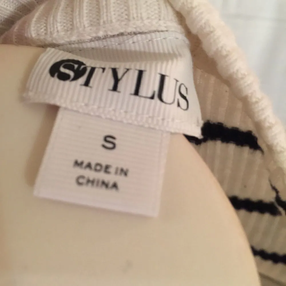 Stylus Ruffle Shoulder lite ribbed Cotton Top Black - Image 4