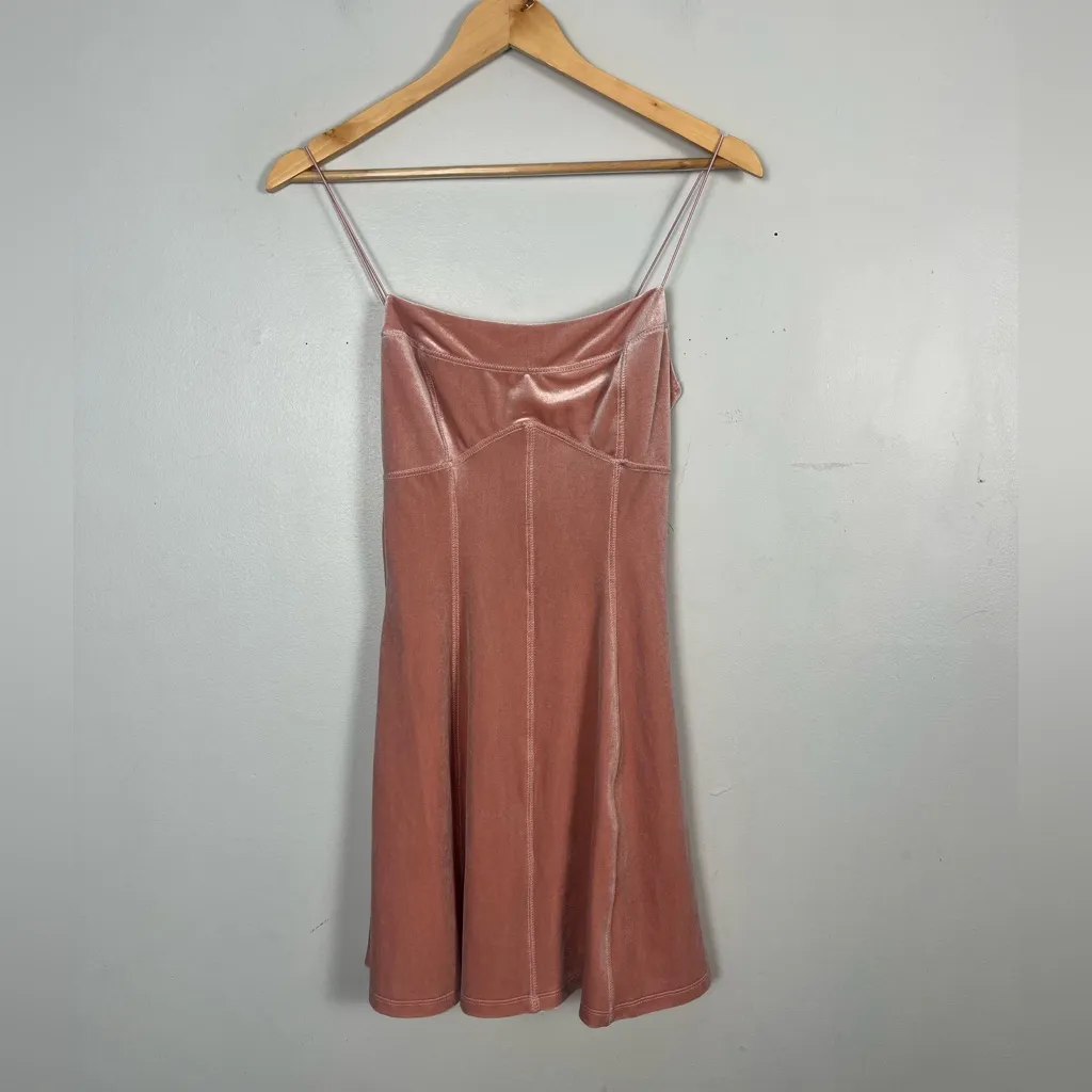 New Urban Outfitters Peaches Velvet Mini Dress size small - Image 2
