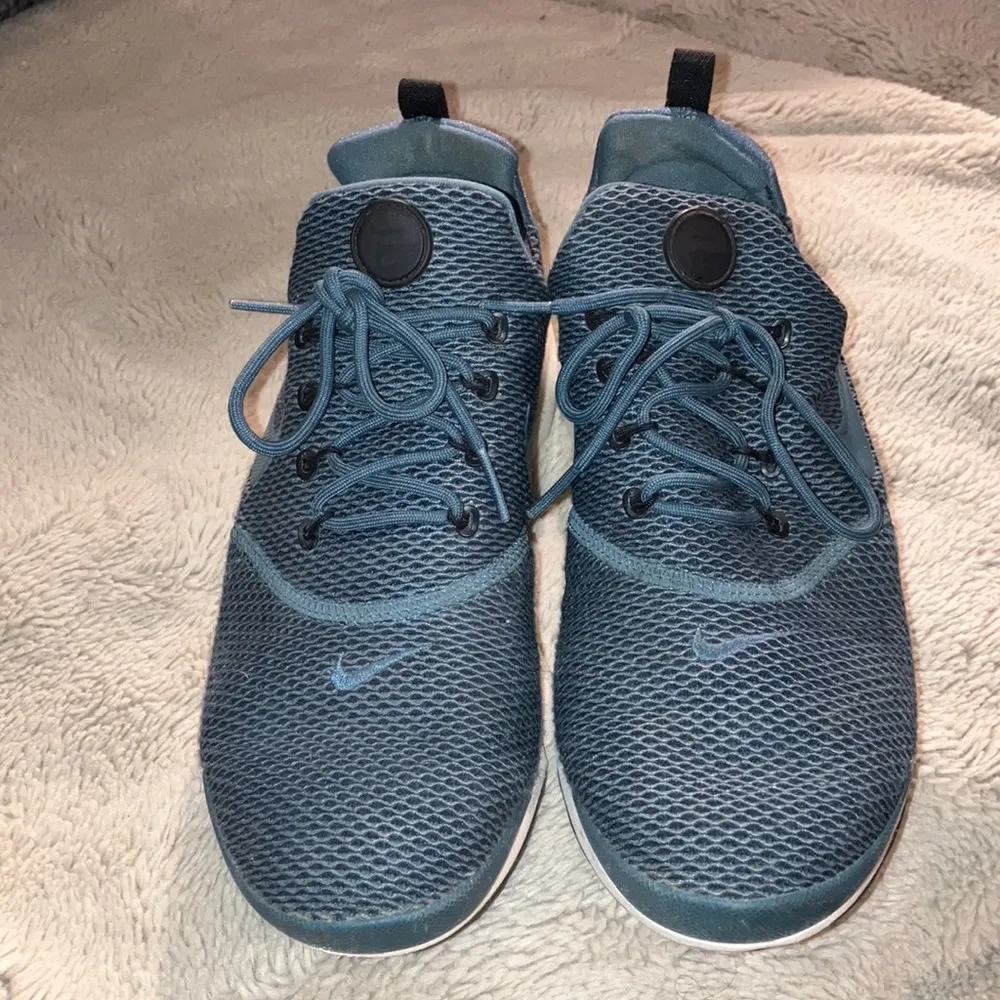 🧜‍♀️ Nike Presto Fly SE Athletic Sneaker, size 8 - Image 4