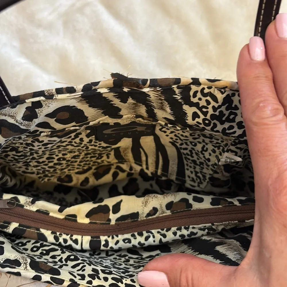 AUGUST BRAND..STRAW BAG HAS STRAW FRINGE ACCENT ANIMAL PRINT CLOTH INTERIOR 🤎 Brown - Image 6