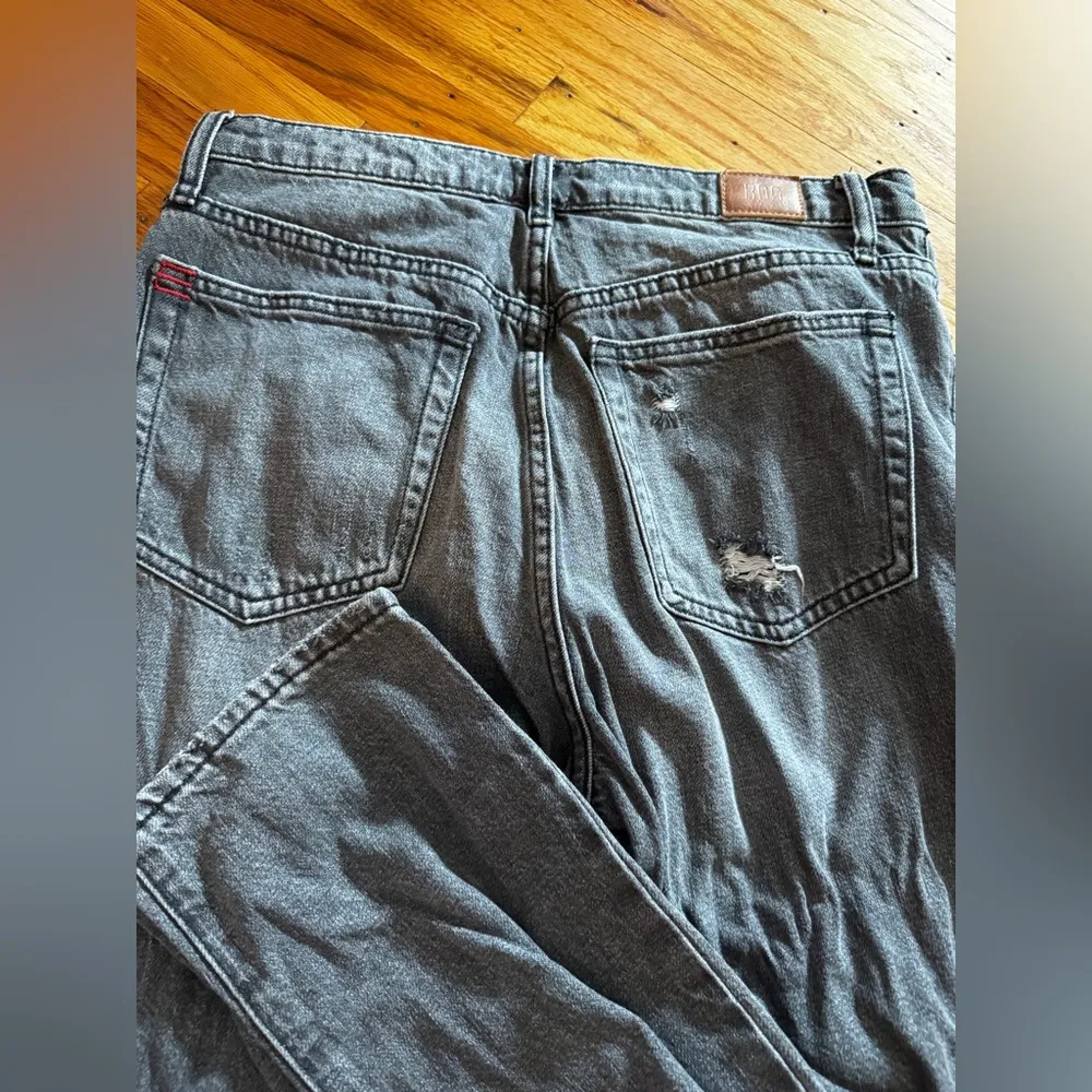 BDG Black Relaxed Jeans with Distressed Details - Image 4