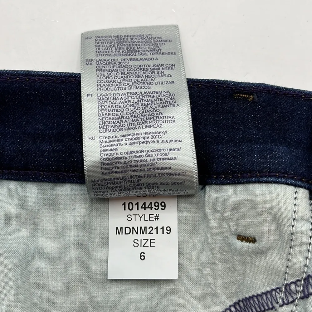 NYDJ Briella Short Size 6 - Image 11