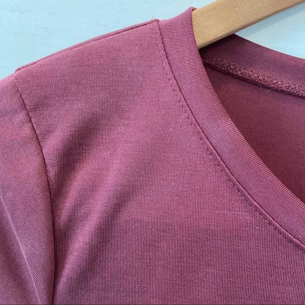 Green Envelope Knotted Front 3/4 Sleeve Maroon Top. Size Small. Red - Image 3