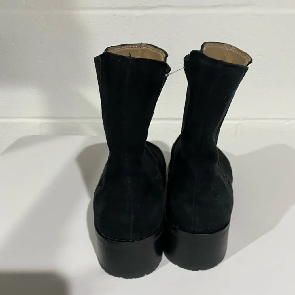 Elegant Black Suede Ankle Boots Ann Taylor - Image 3