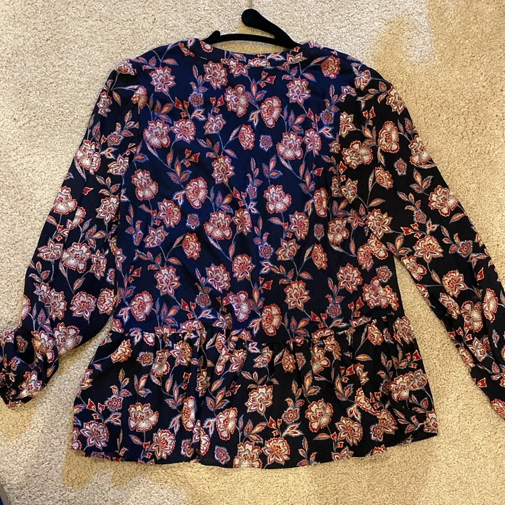 Loft Garden Tie Neck Flounce Top size Small - Image 7