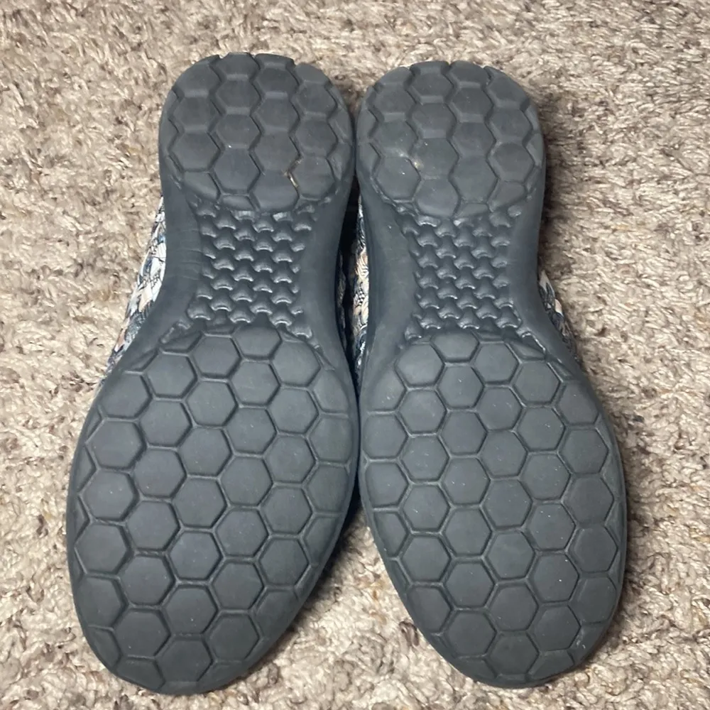 Tan, Black & White BM Bernie Mev. Woven Slip On Sneakers Size 6.5 - Image 6