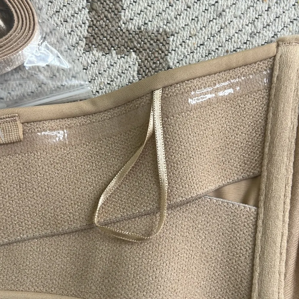 Lilyette by Bali Tailored Strapless Minimizer Bra
#LY0939, Bandeau Bra size 40D - Image 8