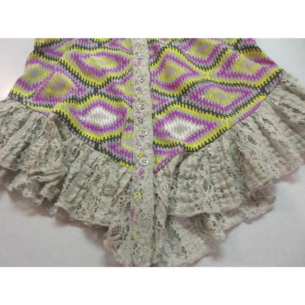 Luminari top button front with lace hem size medium - Image 5