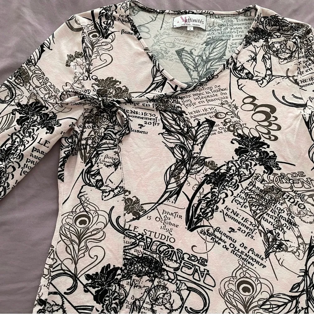 Armand Thiery Affinites French pink novelty newspaper boho blouse, size 2 art - Image 13