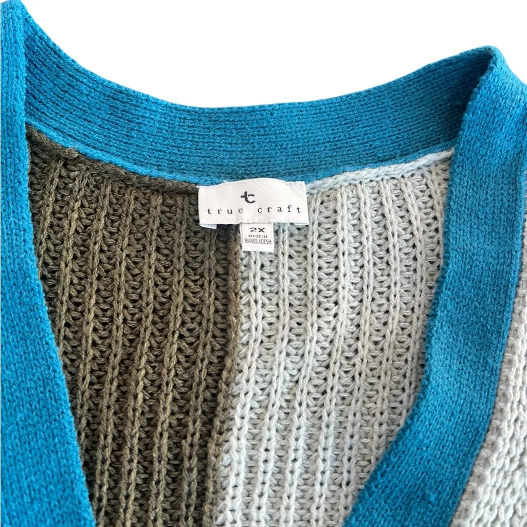 Colorblock V-Neck Sweater cropped - Image 2