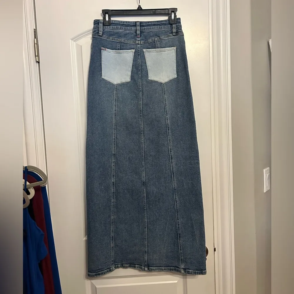 Alice + Olivia Rye Denim Two Tone Maxi Skirt - Image 5