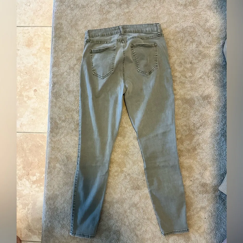 Pistola army green skinny jeans with ribbed moto detail across the knees sz 29 - Image 3