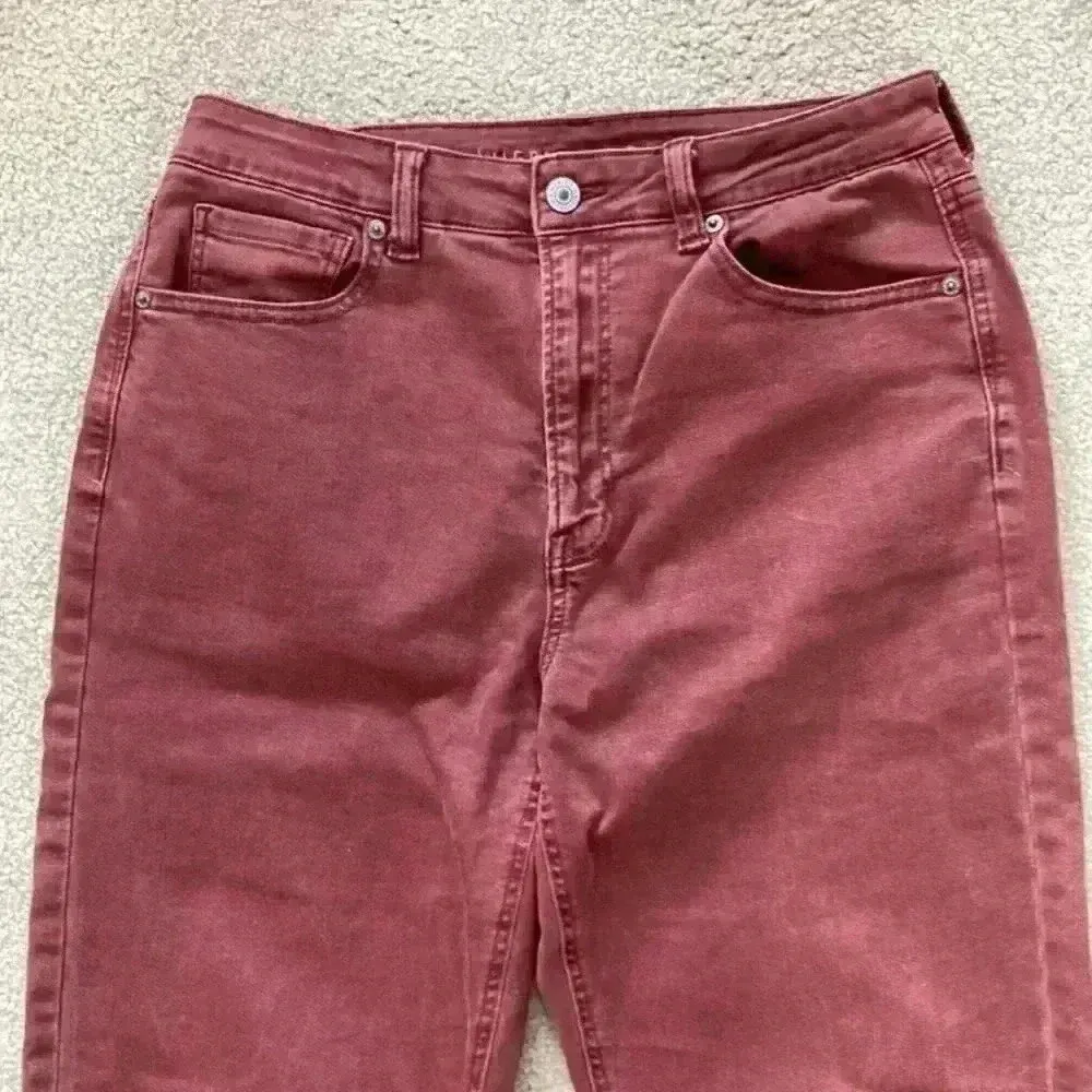 ⭐️ American eagle maroon mom jeans in size 8 short - Image 2
