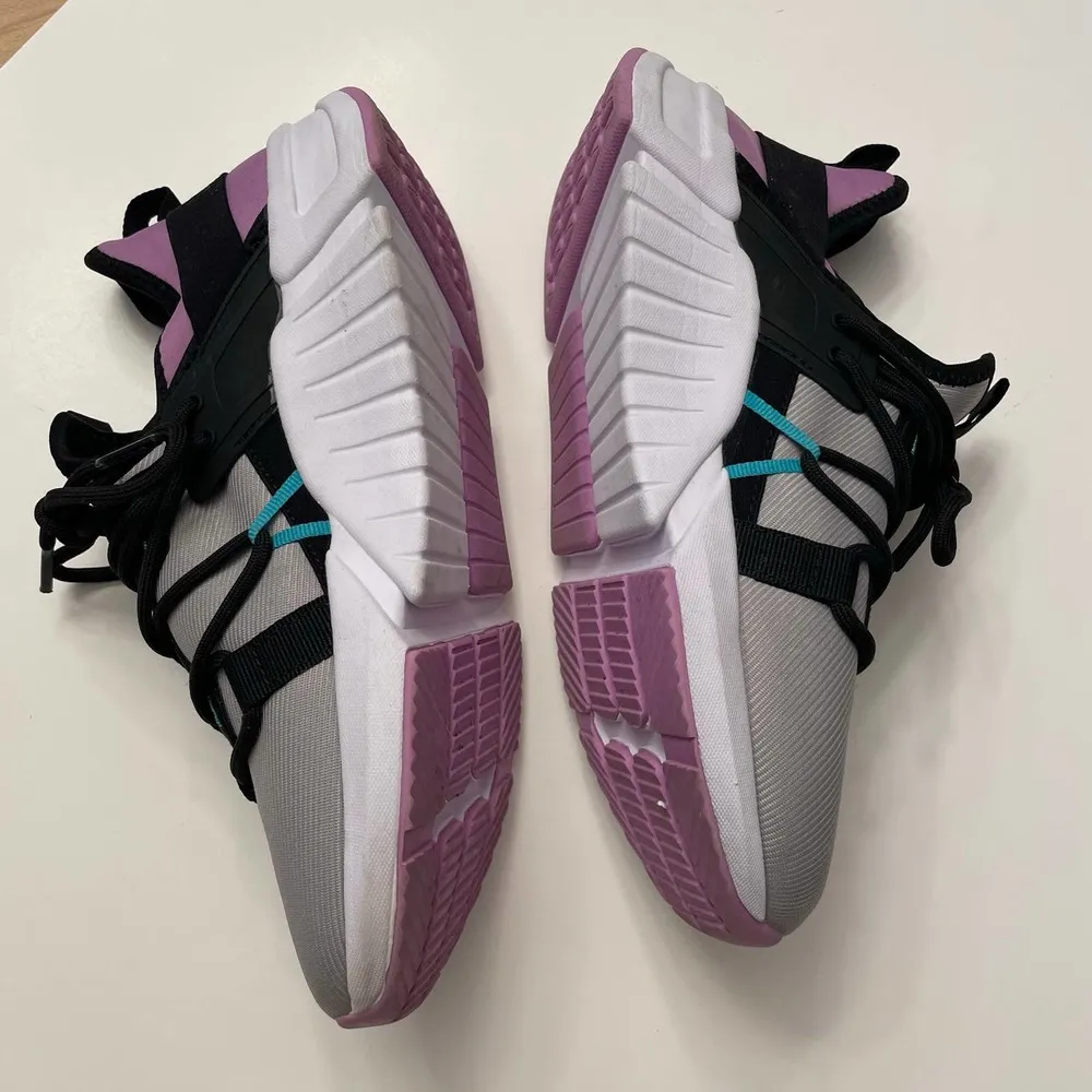 Fabletics Women's Marin Performance Sneaker Gray Violet Size 8 - Image 6