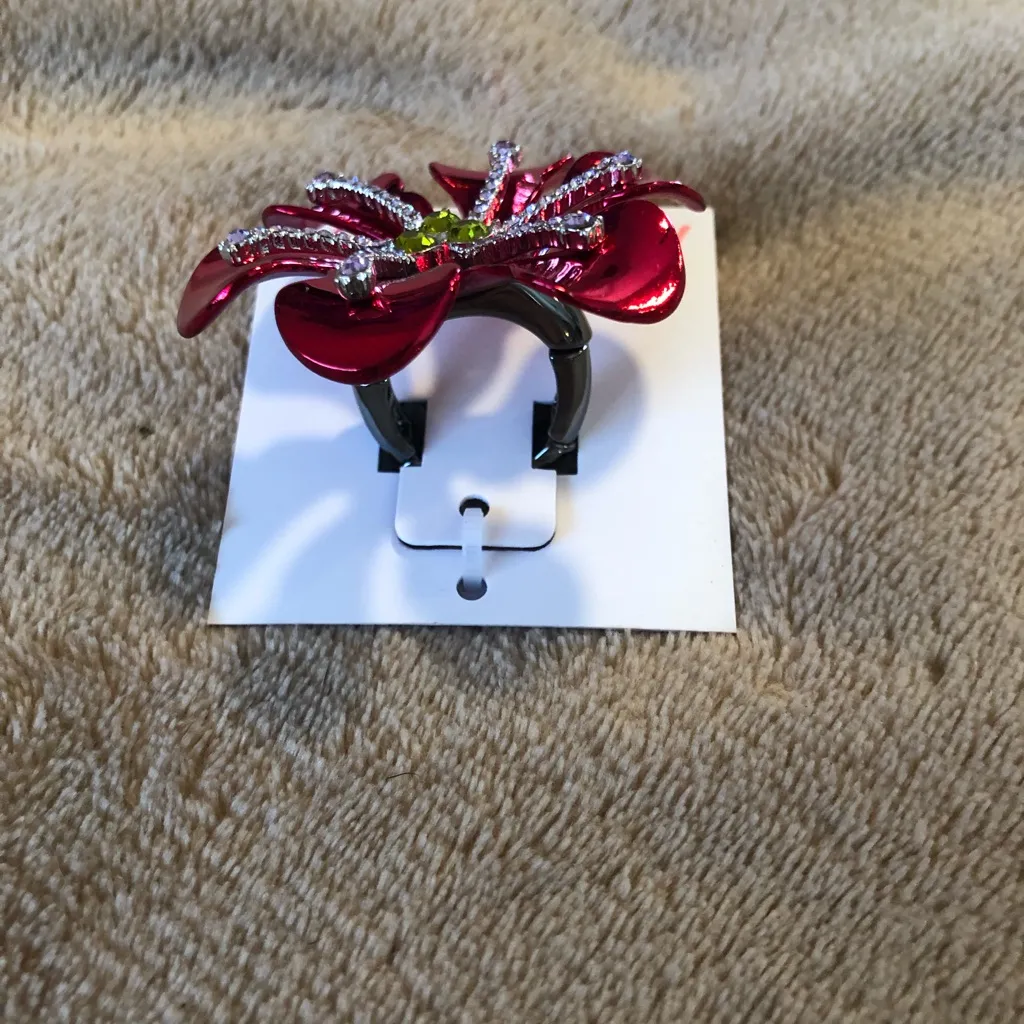Betsey Johnson Petal to the Metal flower stretch ring. New with tags. - Image 3