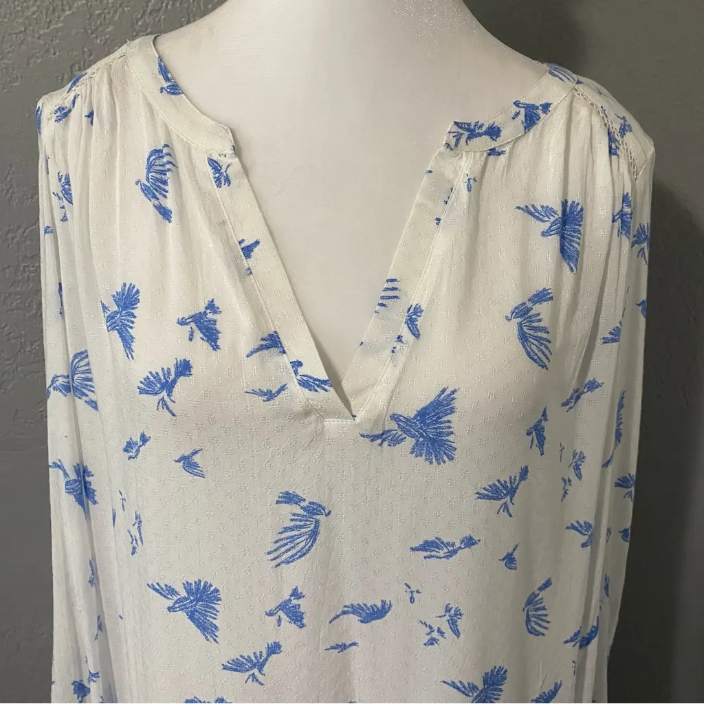 Hinge white long sleeve split V neck blouse blue bird print boho cottage Large - Image 2