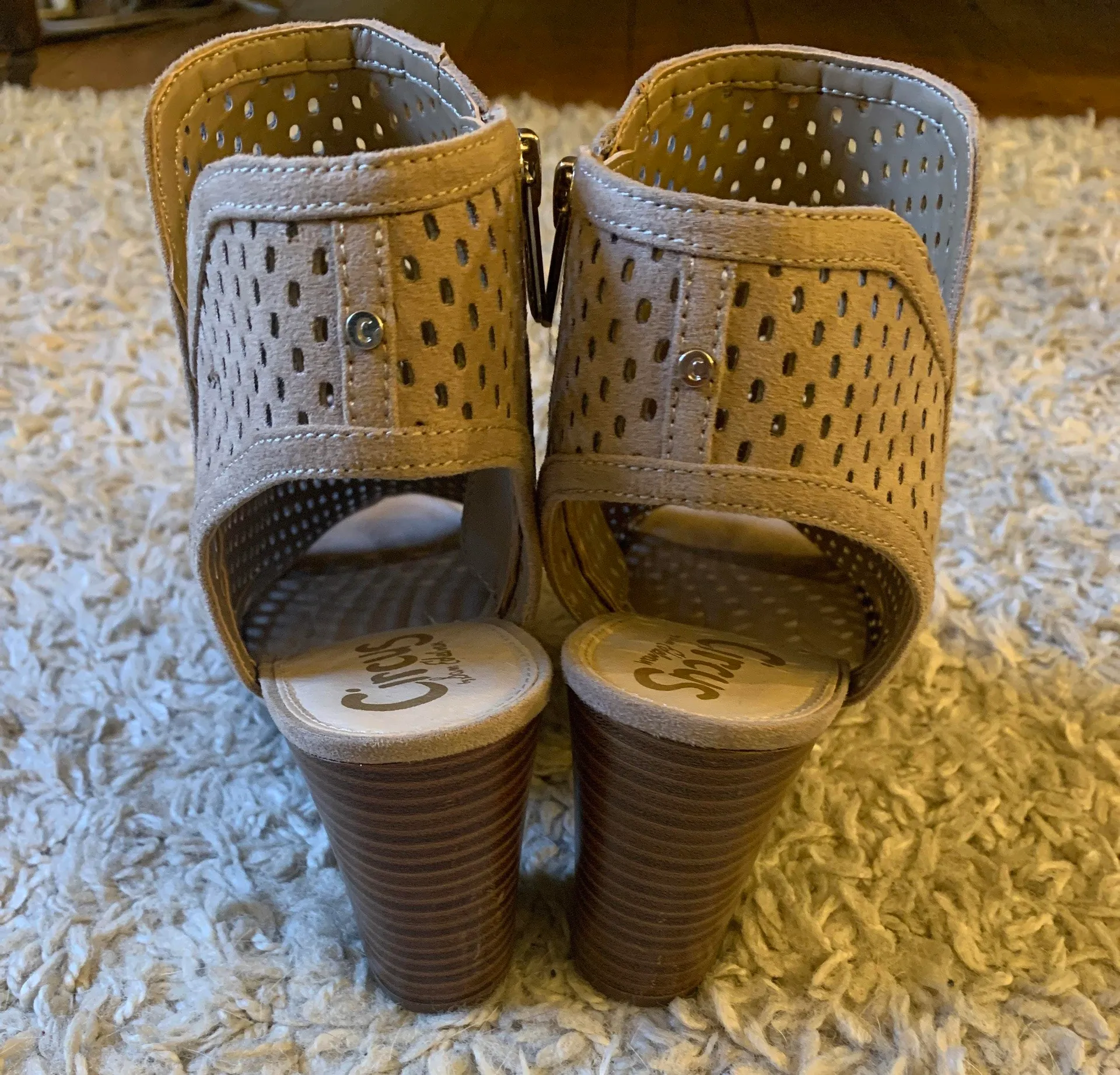 Open Toe Heels Tan Size 8 - Image 4