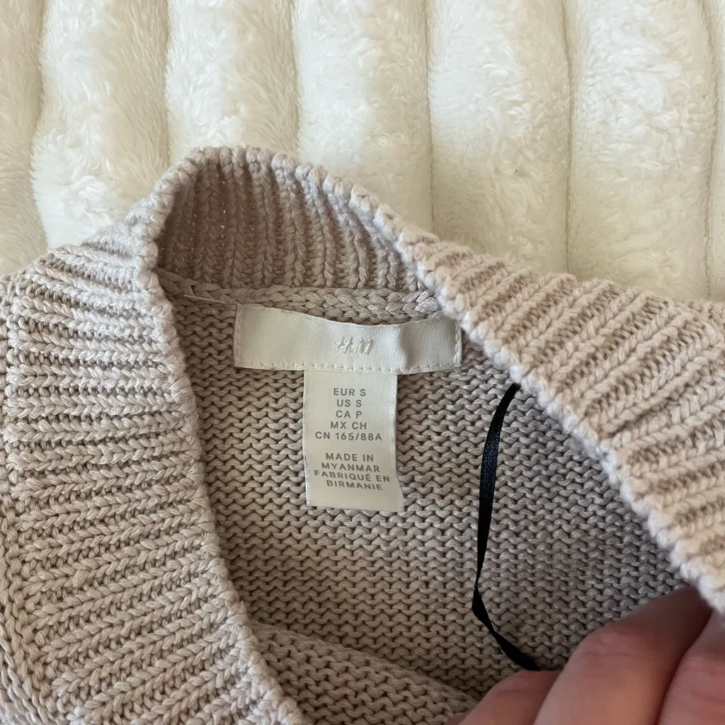 H&M Cream Sleeveless Knit Top - Image 3