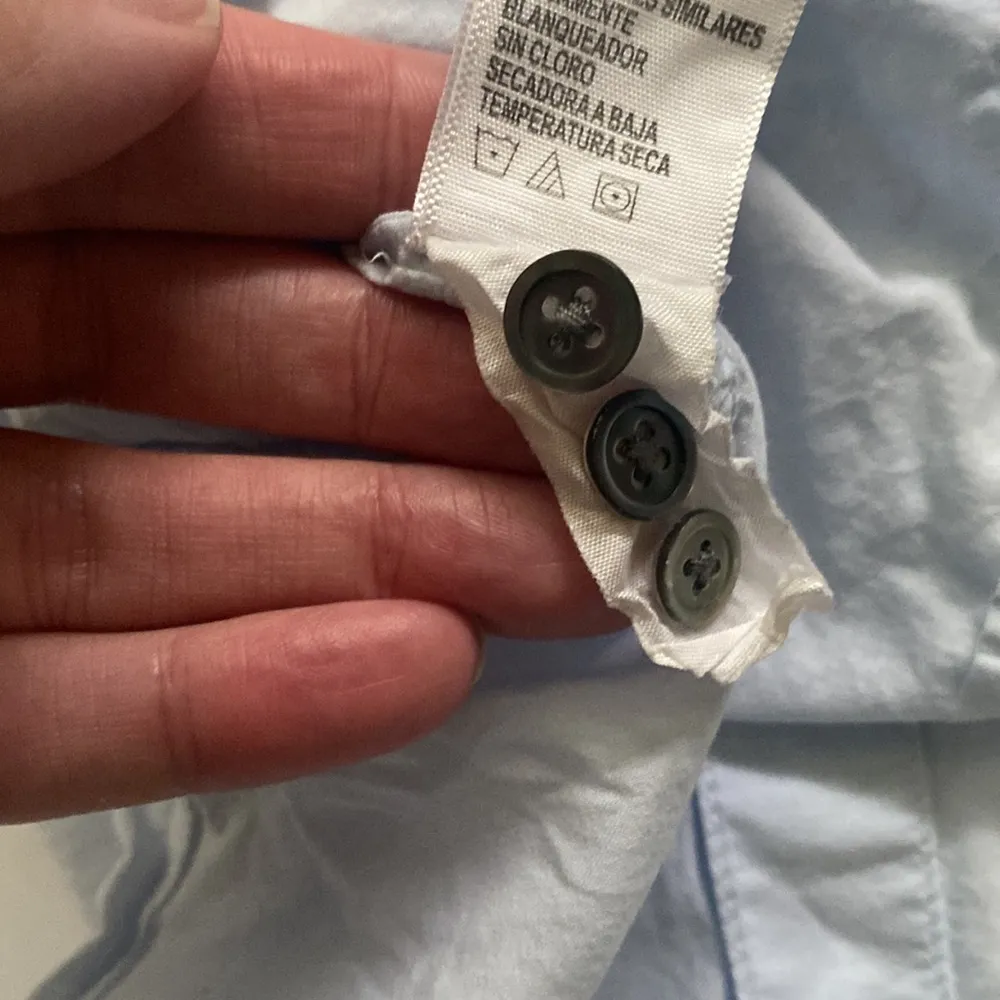 James Perse Standard button down long sleeve light blue cotton shirt, size XL - Image 10