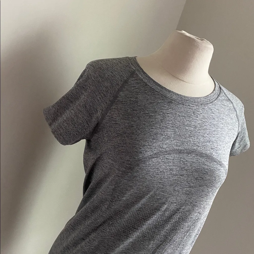 LULULEMON Swiftly Tech Short Sleeve Womens Sz 10 Grey Athleisure Essential - Image 2