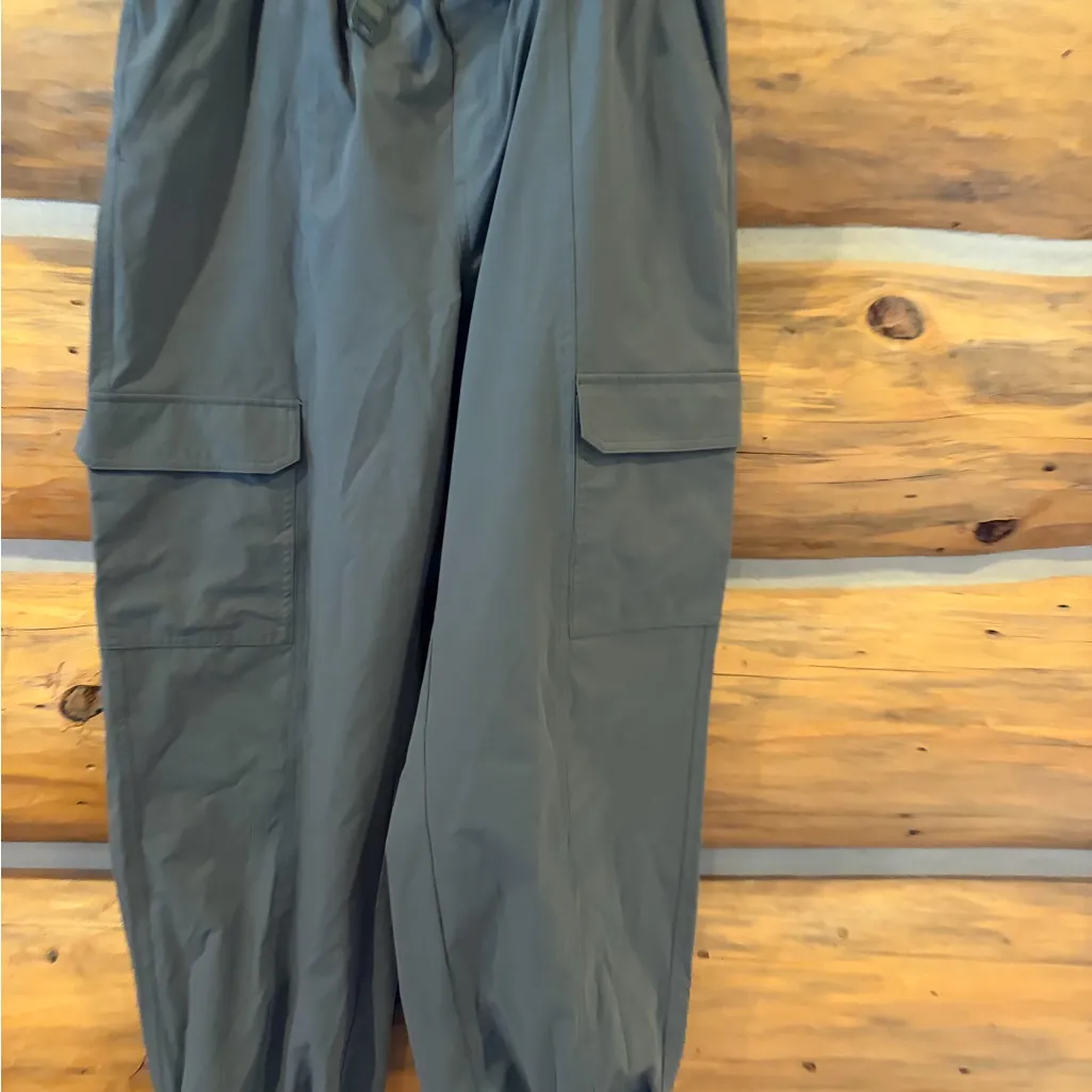 Avia Women's Belted Cargo Pants Green size Large - Image 3