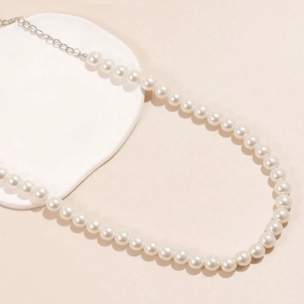 ✨ White Faux Pearl Necklace ✨​​ - Image 5