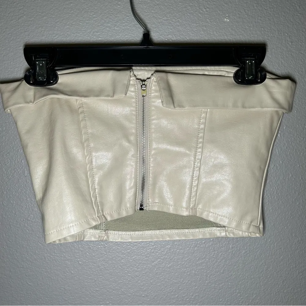 Le Lis cream neutral faux leather strapless corset top women’s size XS - Image 3